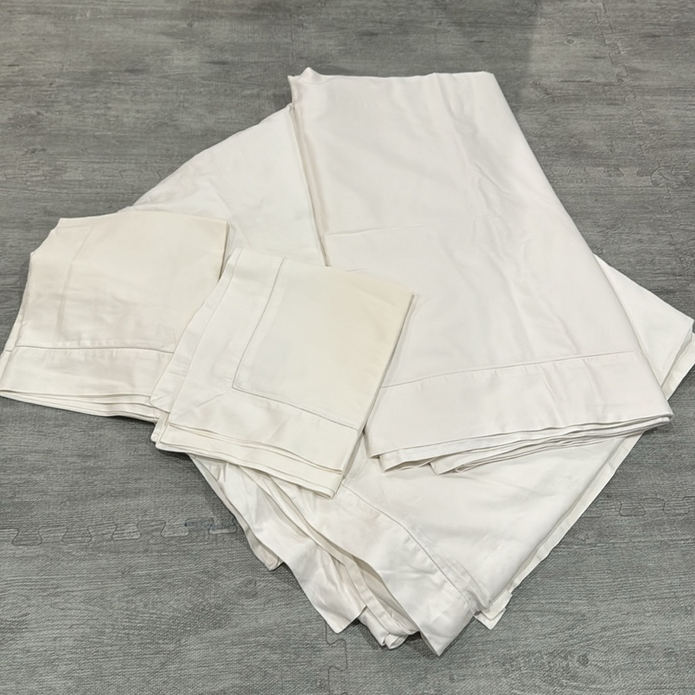 Ralph Lauren King Sheet bedding set with matching embroider border detail